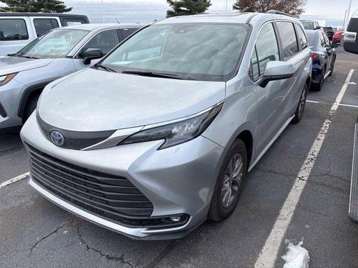 2025 Toyota Sienna XLE