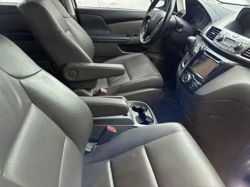 White Diamond Pearl 2016 Honda Odyssey Touring Elite