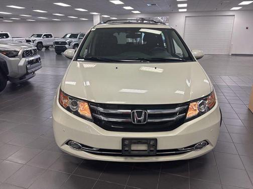White Diamond Pearl 2016 Honda Odyssey Touring Elite