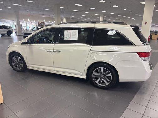 White Diamond Pearl 2016 Honda Odyssey Touring Elite