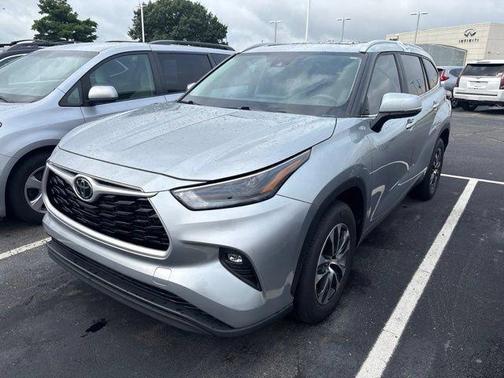 Celestial Silver Metallic 2023 Toyota Highlander XLE