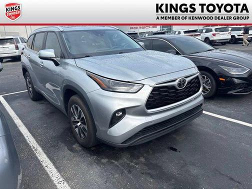 Celestial Silver Metallic 2023 Toyota Highlander XLE
