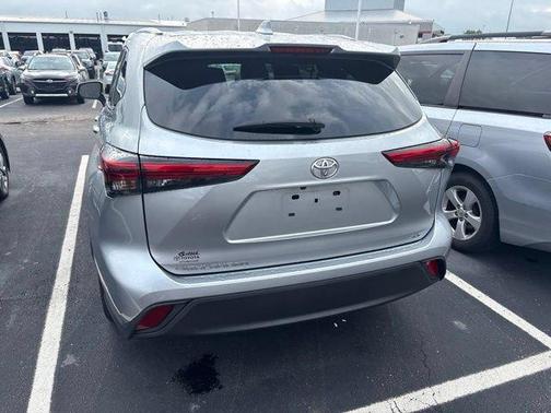 Celestial Silver Metallic 2023 Toyota Highlander XLE
