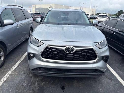 Celestial Silver Metallic 2023 Toyota Highlander XLE