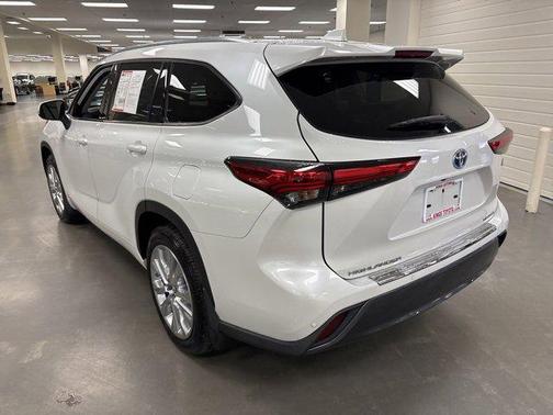 2022 Toyota Highlander Hybrid Limited