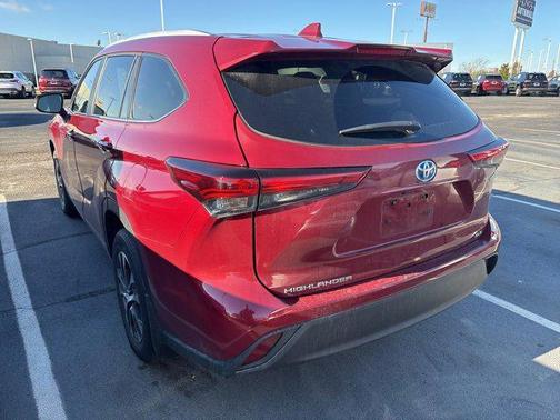2023 Toyota Highlander Hybrid XLE