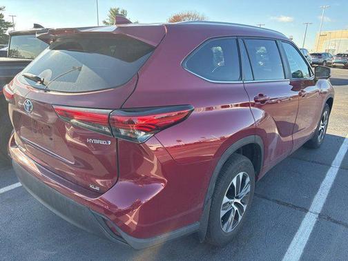 2023 Toyota Highlander Hybrid XLE