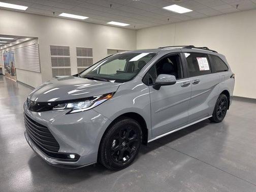 2025 Toyota Sienna Woodland Edition