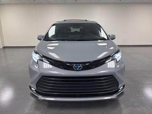 2025 Toyota Sienna Woodland Edition