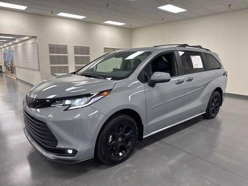 2025 Toyota Sienna Woodland Edition