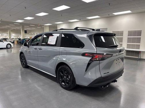 2025 Toyota Sienna Woodland Edition