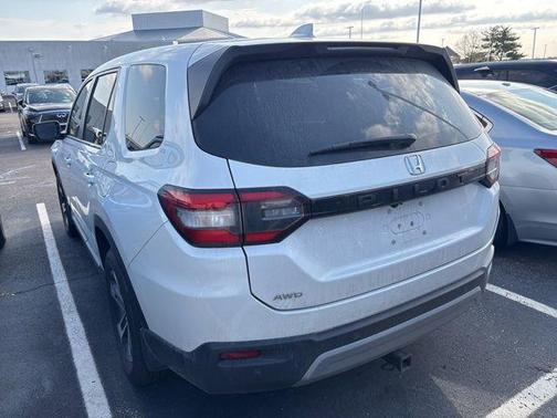 Platinum White Pearl 2023 Honda Pilot AWD EX-L 7 Passenger
