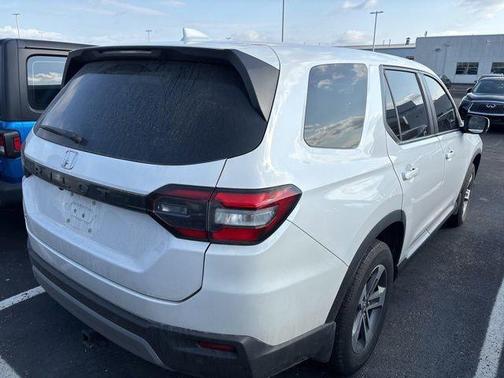 Platinum White Pearl 2023 Honda Pilot AWD EX-L 7 Passenger