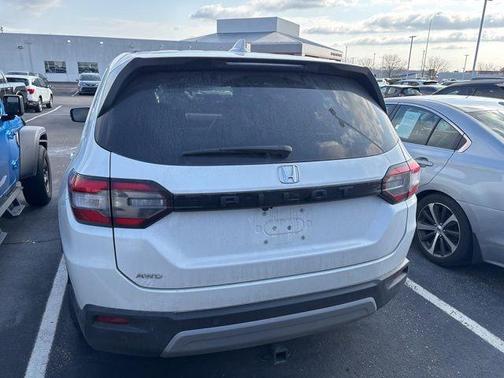 Platinum White Pearl 2023 Honda Pilot AWD EX-L 7 Passenger
