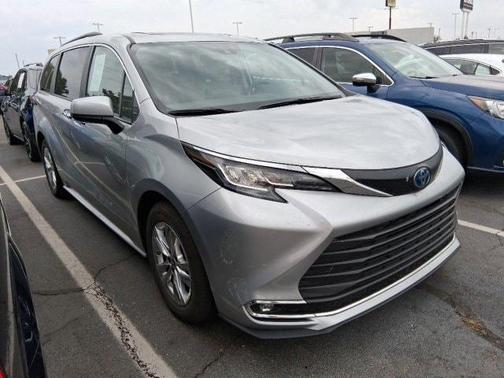 2022 Toyota Sienna XLE