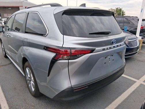 2022 Toyota Sienna XLE