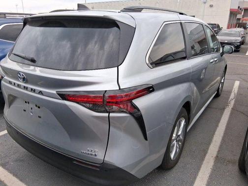 2022 Toyota Sienna XLE 7 Passenger