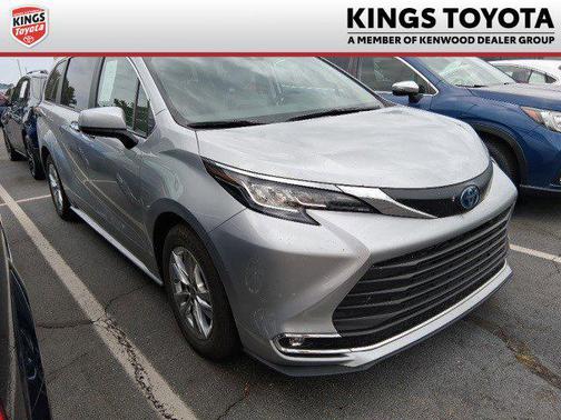 2022 Toyota Sienna XLE 7 Passenger