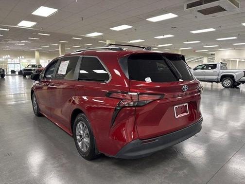 2022 Toyota Sienna XLE