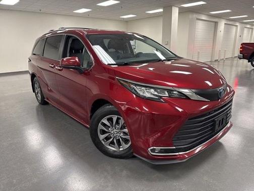 2022 Toyota Sienna XLE