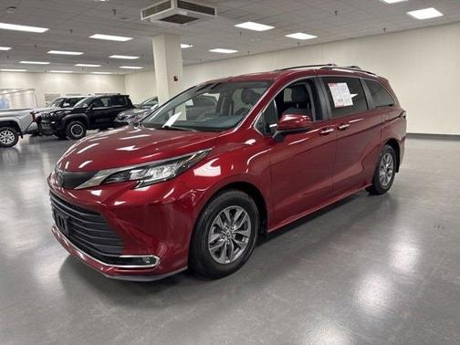 2022 Toyota Sienna XLE