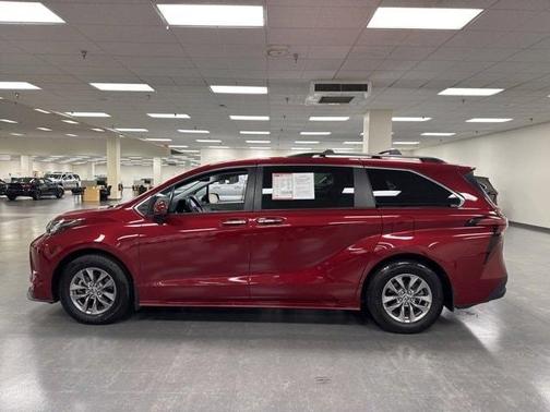 2022 Toyota Sienna XLE