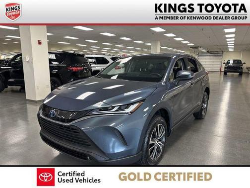 Coastal Gray Metallic 2023 Toyota Venza LE