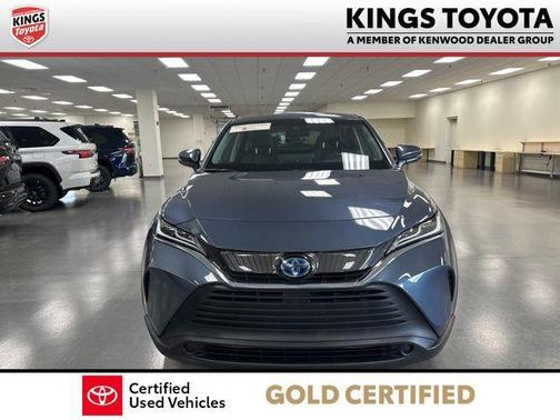 Coastal Gray Metallic 2023 Toyota Venza LE