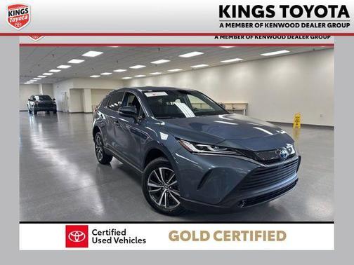 Coastal Gray Metallic 2023 Toyota Venza LE