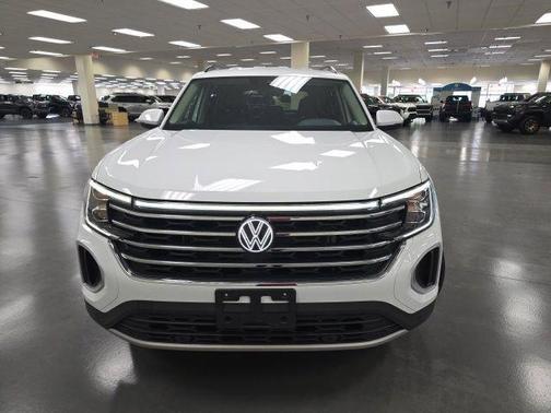 Pure White 2025 Volkswagen Atlas 2.0T SE w/Technology