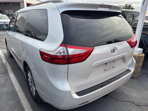 2017 Toyota Sienna XLE