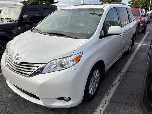 2017 Toyota Sienna XLE