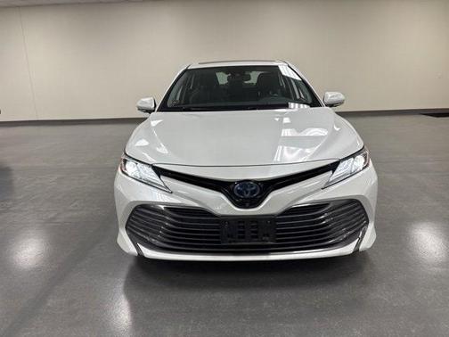 2020 Toyota Camry Hybrid XLE