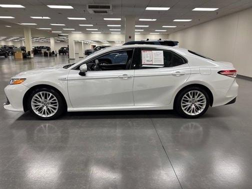 2020 Toyota Camry Hybrid XLE