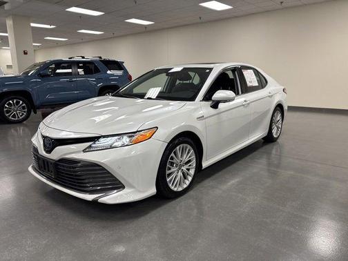 2020 Toyota Camry Hybrid XLE