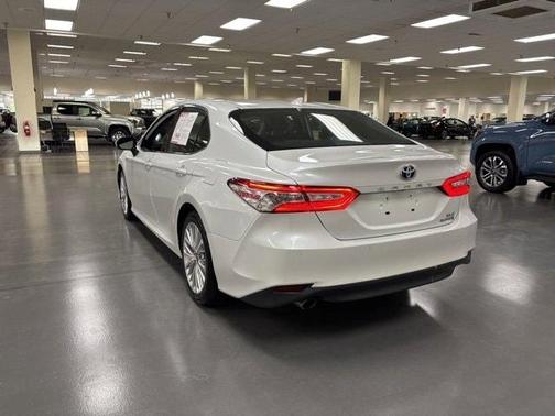 2020 Toyota Camry Hybrid XLE