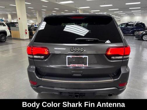 Granite Crystal Metallic Clearcoat 2017 Jeep Grand Cherokee Limited