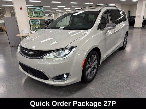 Luxury White Pearlcoat 2020 Chrysler Pacifica Limited
