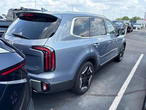 Everlasting Silver 2024 Kia Telluride EX