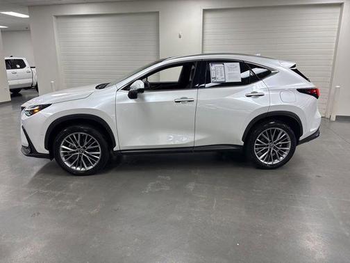 Eminent White Pearl 2022 Lexus NX 350h Luxury