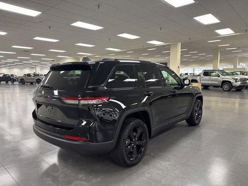 2024 Jeep Grand Cherokee Laredo