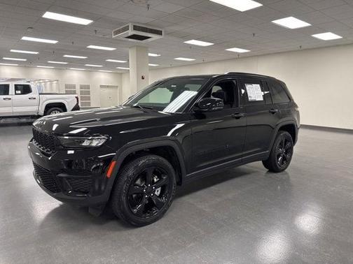 2024 Jeep Grand Cherokee Laredo