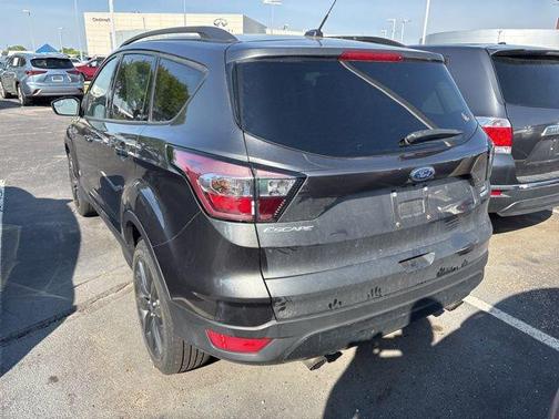 Magnetic 2017 Ford Escape SE