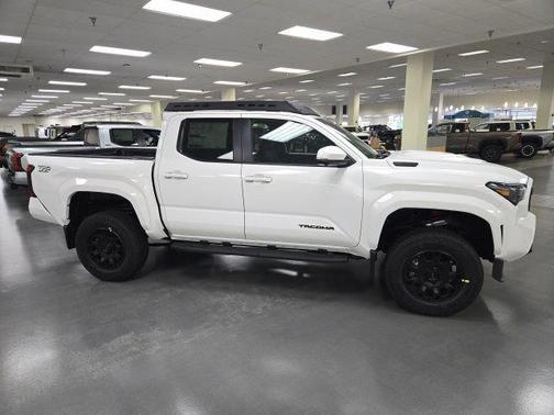 Ice 2026 Toyota Tacoma Hybrid TRD Sport