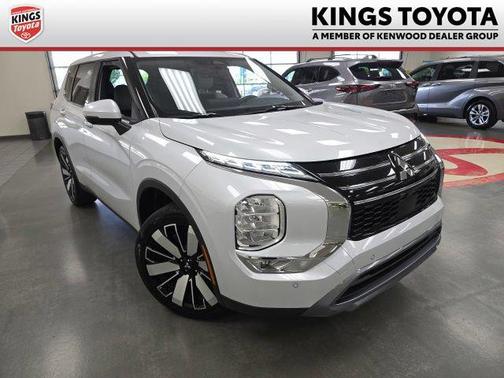 White Diamond 2025 Mitsubishi Outlander SE