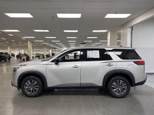 2024 Nissan Pathfinder S