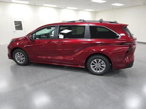 Pearl 2026 Toyota Sienna LE