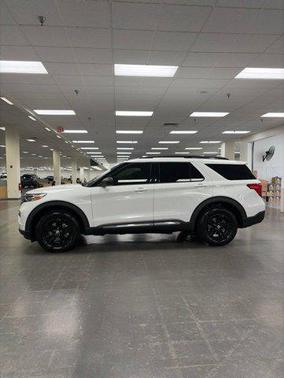 Star White Metallic Tri-Coat 2021 Ford Explorer XLT