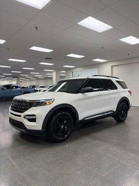 Star White Metallic Tri-Coat 2021 Ford Explorer XLT
