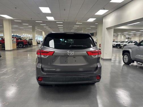 2017 Toyota Highlander LE I4